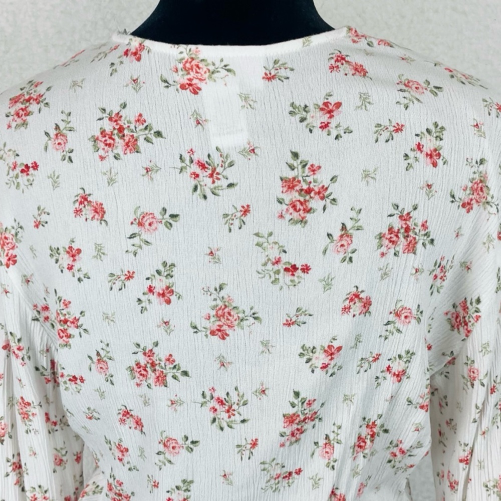 JUST POLLY • White/Multi Floral Print Lace Trim Bell Sleeve Cropped Blouse, L - Picture 6 of 14